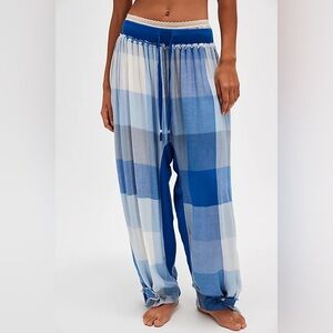 Free People “Sugar Cookie” Casual Flannel Blue Plaid Women's Jogger Pants